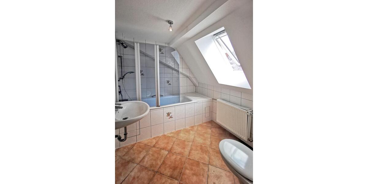 Dachgeschoßwohnung Hartheim am Rhein - 5 Zimmer, 132 m&sup2;, 1.584&euro; | Angebot:25106805