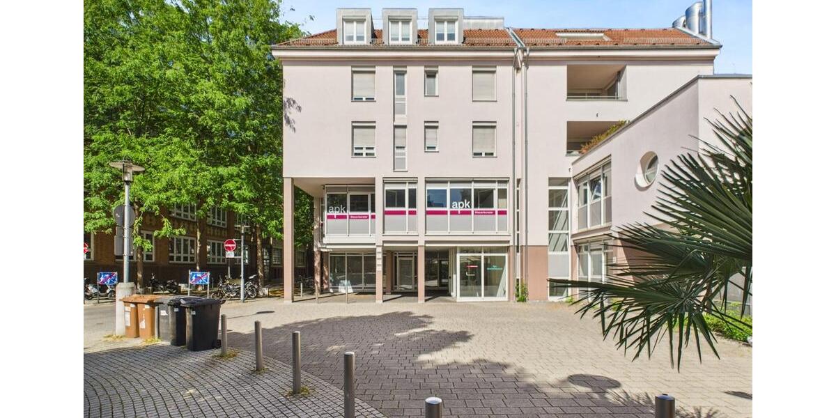 Moderne Praxis- oder Büroräume im Herzen Esslingens im EG mit 4 TG-Plätzen und 2 SP. Barrierefrei. zimmer