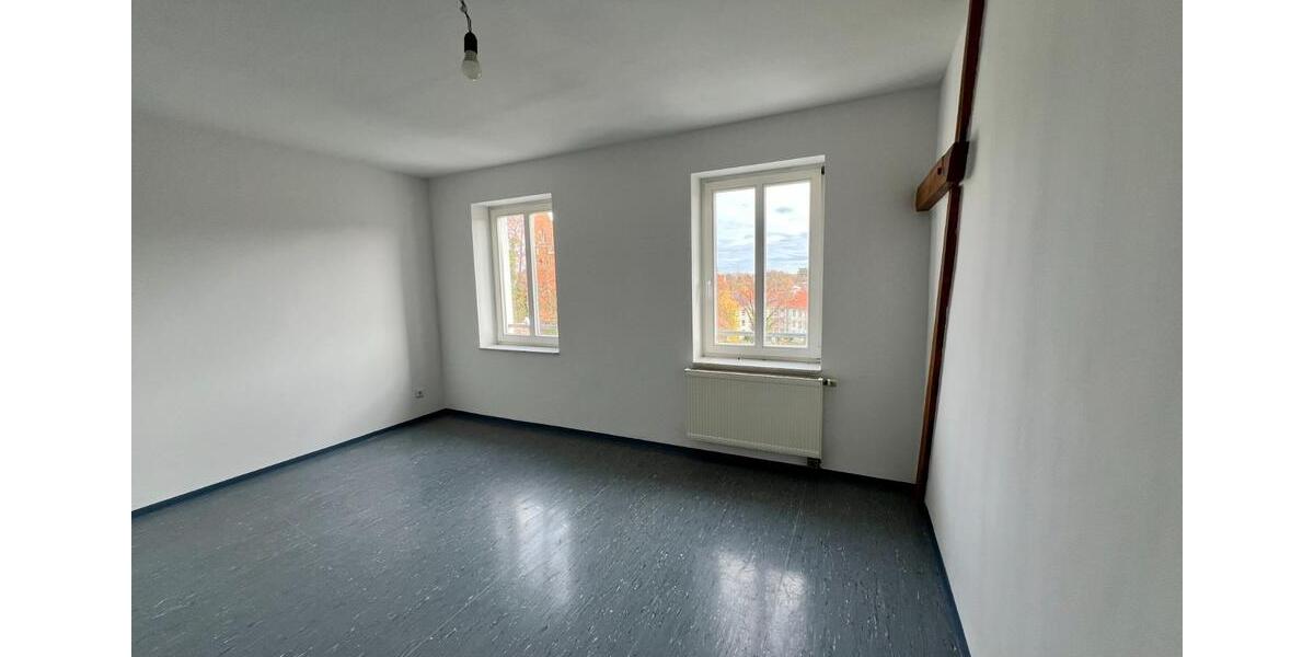 Dachgeschoßwohnung Zeitz - 3 Zimmer, 98 m&sup2;, 640&euro; | Angebot:16602265