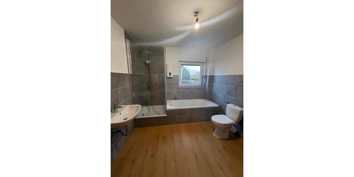 Etagenwohnung Flörsheim am Main - 3 Zimmer, 90 m&sup2;, 1.150&euro; | Angebot:25146078