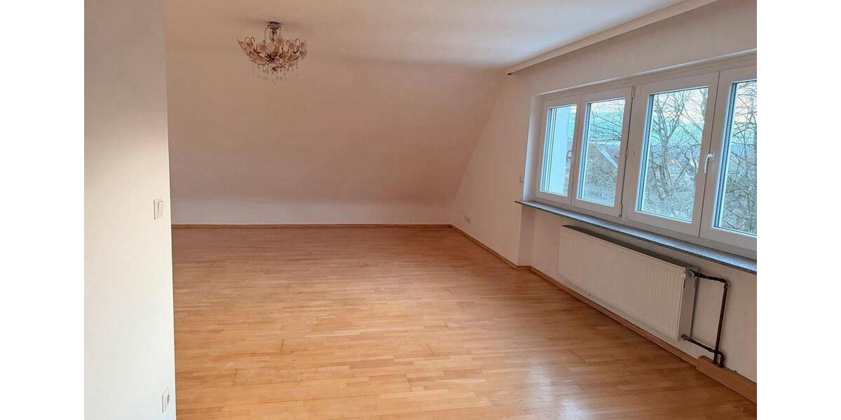 Dachgeschoßwohnung Püttlingen - 3 Zimmer, 100 m&sup2;, 750&euro; | Angebot:24839786