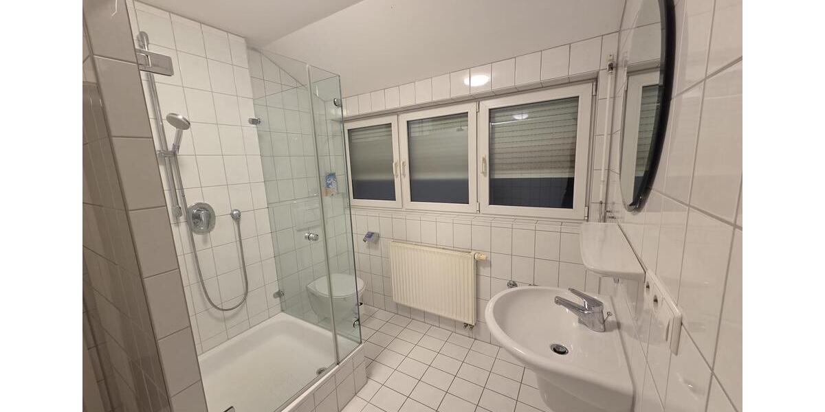 Zimmer mit Wlan, Teilung von Küche und DuscheWC, Waschmaschine, Garten und Terrasse 1 zimmer