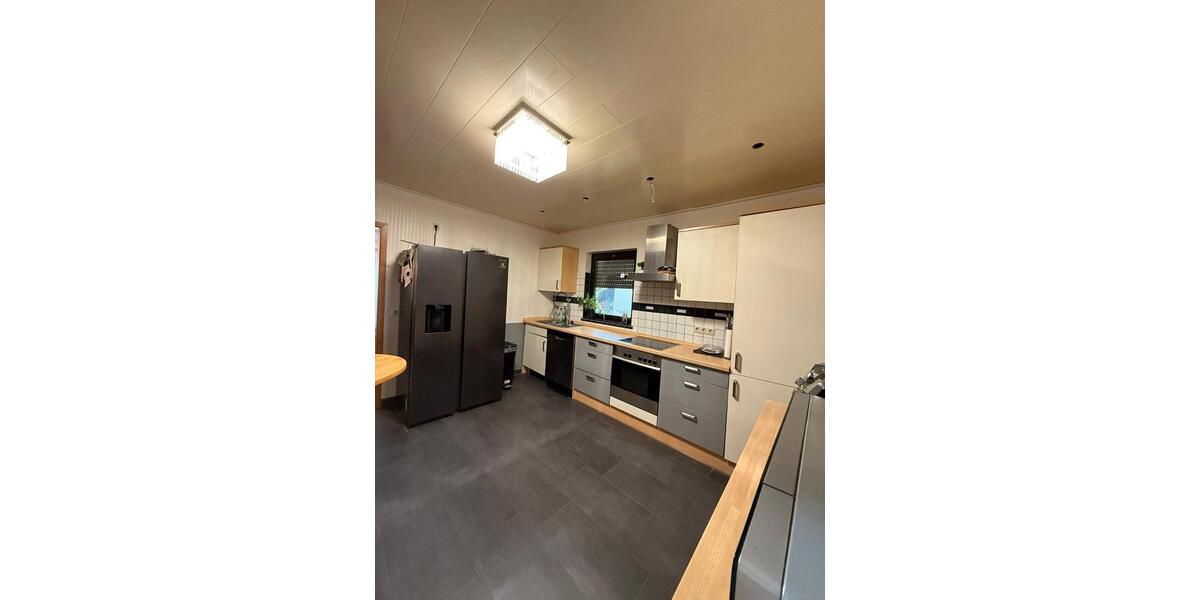 Etagenwohnung Merenberg - 5 Zimmer, 170 m&sup2;, 1.350&euro; | Angebot:26155183