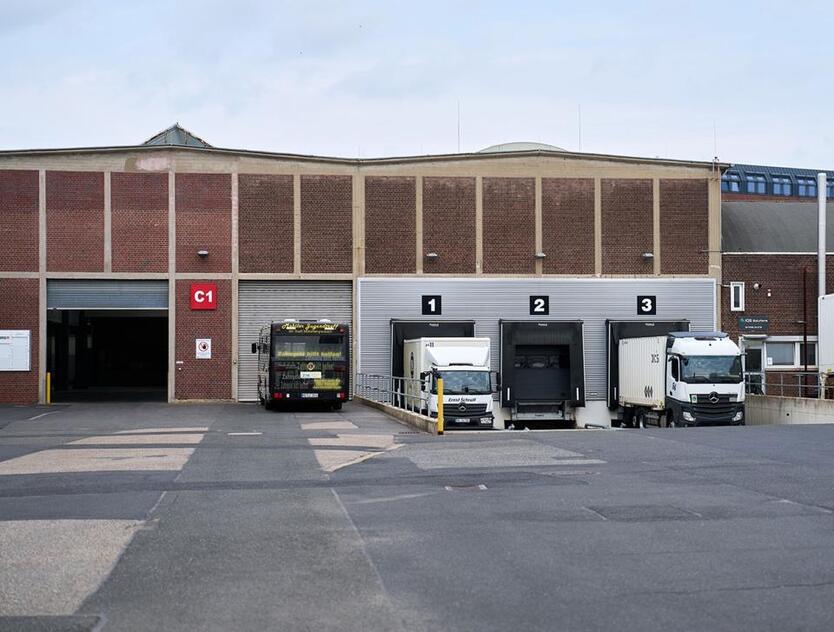 Lagerhalle mit Rampenandienung