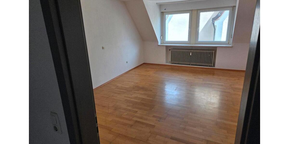Dachgeschoßwohnung Aurach - 3 Zimmer, 100 m&sup2;, 1.150&euro; | Angebot:25932549