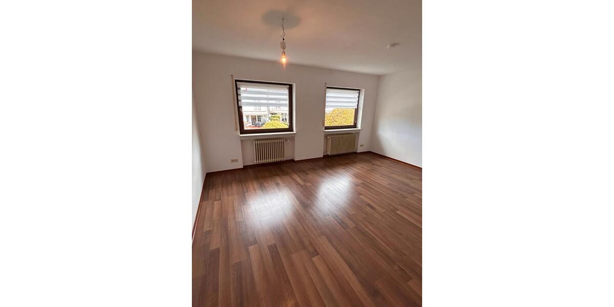 Etagenwohnung Bruchsal - 4 Zimmer, 112 m&sup2;, 1.350&euro; | Angebot:26267526
