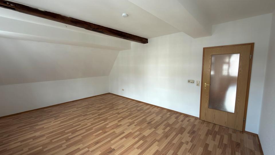 Dachgeschoßwohnung Volkmarsen - 4 Zimmer, 103 m&sup2;, 650&euro; | Angebot:26221973