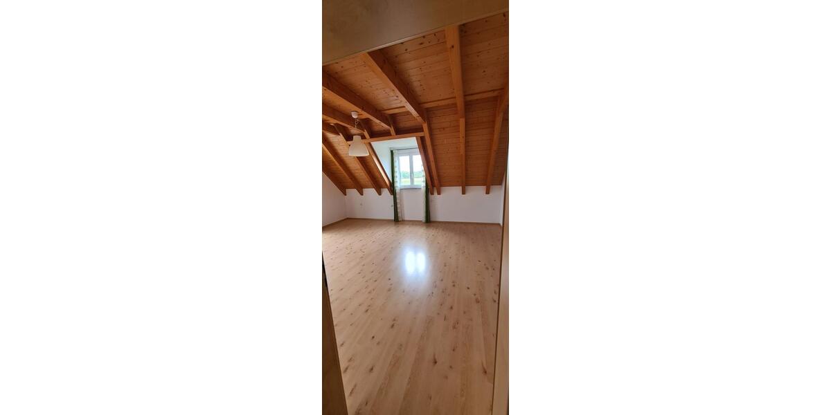 Dachgeschoßwohnung Wehringen - 2.5 Zimmer, 81 m&sup2;, 1.214&euro; | Angebot:27552733
