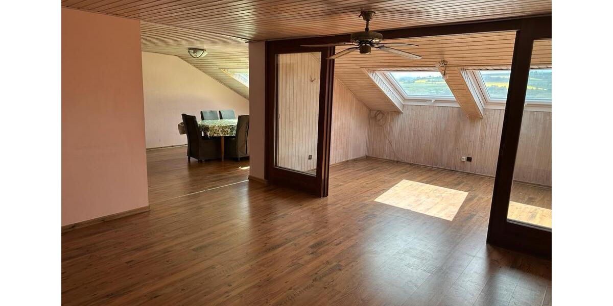 Dachgeschoßwohnung Nüsttal - 4 Zimmer, 90 m&sup2;, 900&euro; | Angebot:26455967