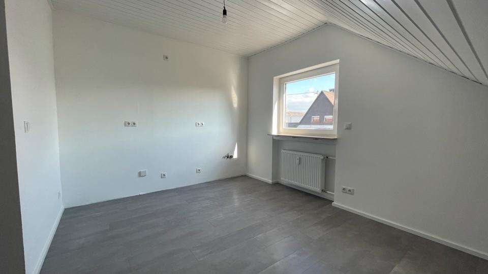 Schöne 3-Zi.-DG-Wohnung in ruhiger Lage NR-Irlich – ab Dez. 2025 zimmer