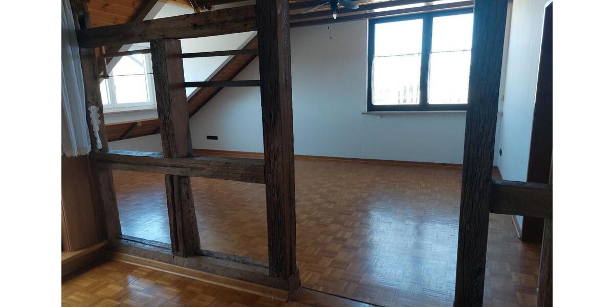 Dachgeschoßwohnung Üchtelhausen - 4 Zimmer, 125 m&sup2;, 850&euro; | Angebot:26130336