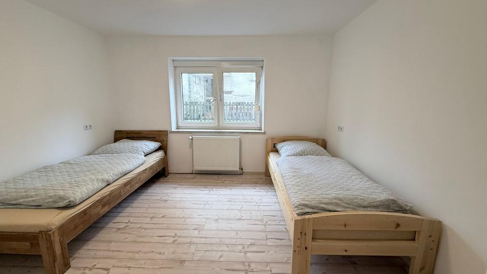 Wohnen auf Zeit Helmbrechts - 3 Zimmer, 100 m&sup2;, 25&euro; | Angebot:23566853