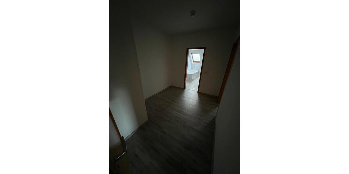 Etagenwohnung Eschershausen - 3 Zimmer, 90 m&sup2;, 400&euro; | Angebot:25046276
