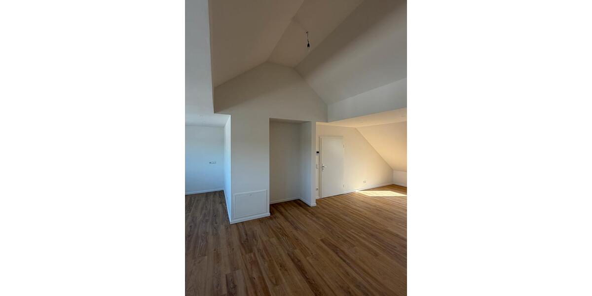 Dachgeschoßwohnung Mönchengladbach Süd - 3 Zimmer, 97 m&sup2;, 1.500&euro; | Angebot:26101906