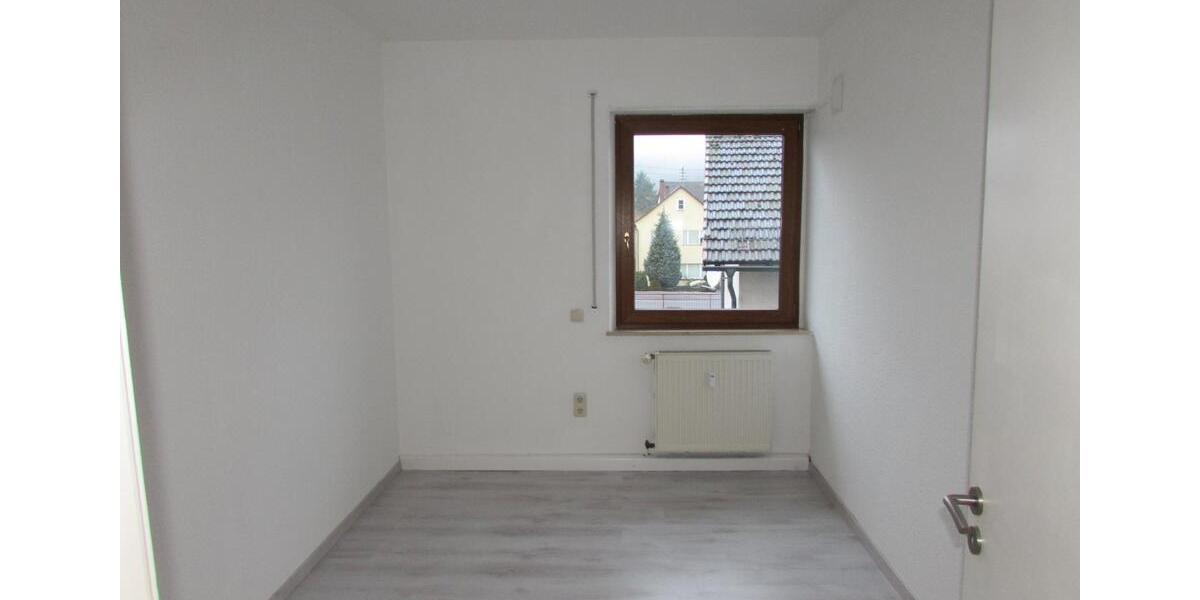 Etagenwohnung Kronach - 3 Zimmer, 85 m&sup2;, 620&euro; | Angebot:25046121