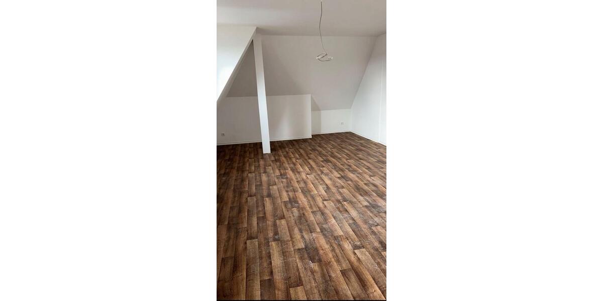 Dachgeschoßwohnung Bous - 4 Zimmer, 130 m&sup2;, 890&euro; | Angebot:24826041