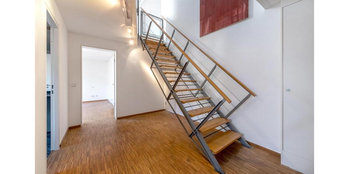 Dachgeschoßwohnung München Schwabing-Freimann - 3 Zimmer, 144 m&sup2;, 2.980&euro; | Angebot:25082631